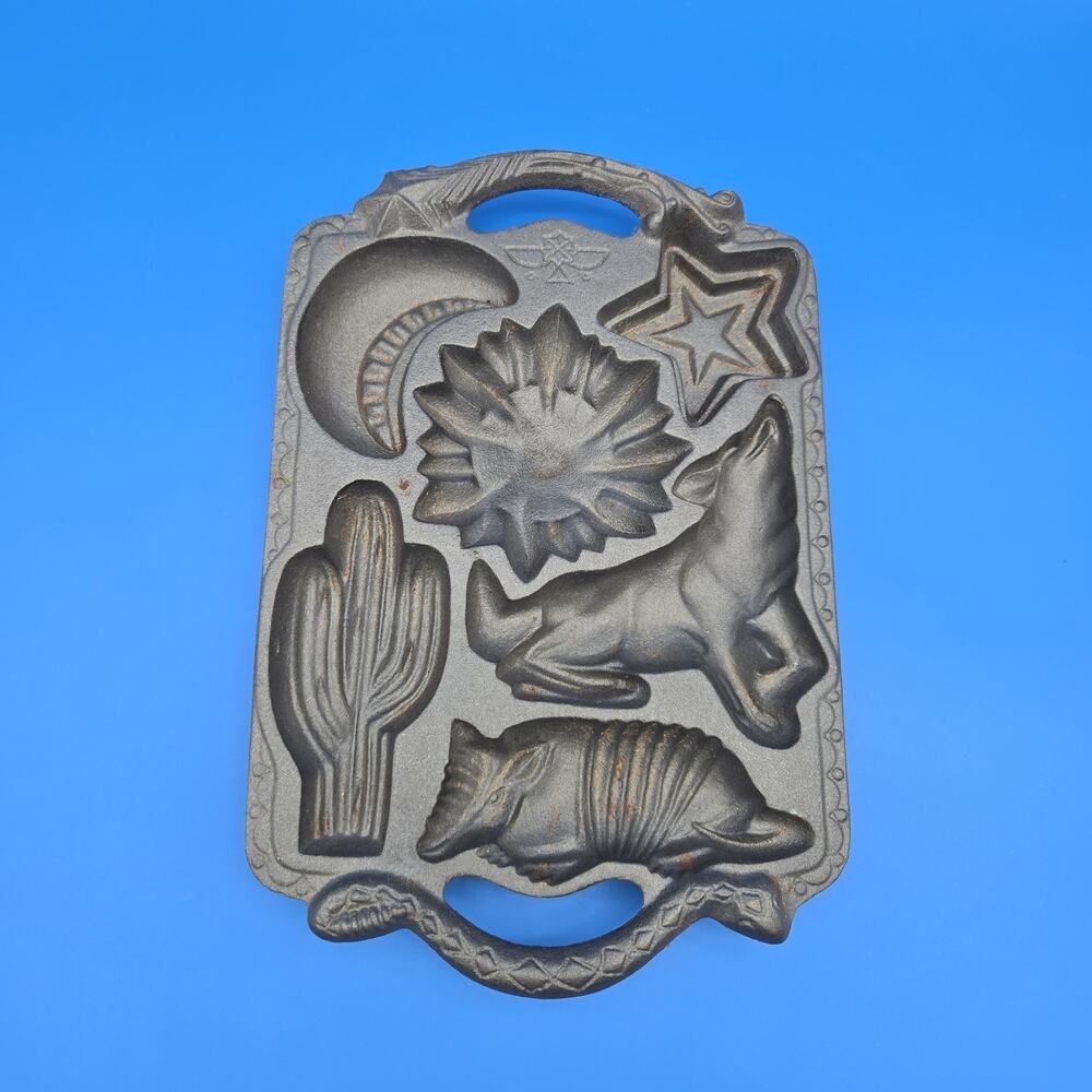 John Wright 1988 Cast Iron Southwest Cornbread Pan Cactus Coyote Armadillo